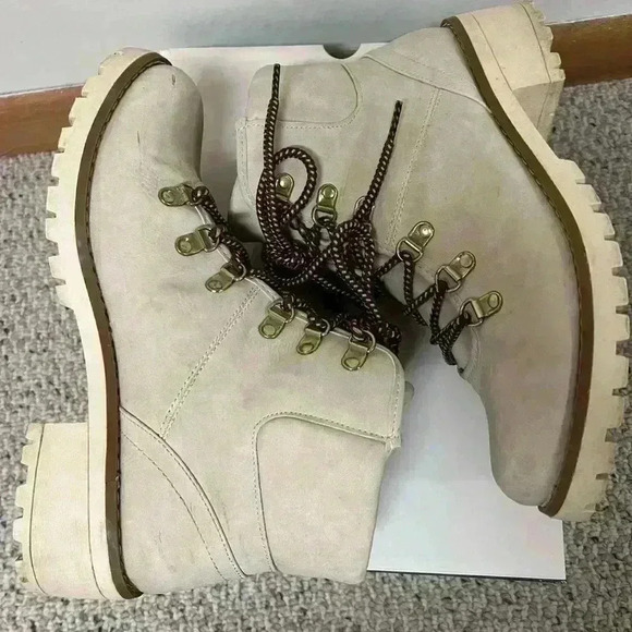 St. John's Bay Landson Boots 9 Womens Off White Faux Leather Lace Up Comfort - Picture 10 of 12